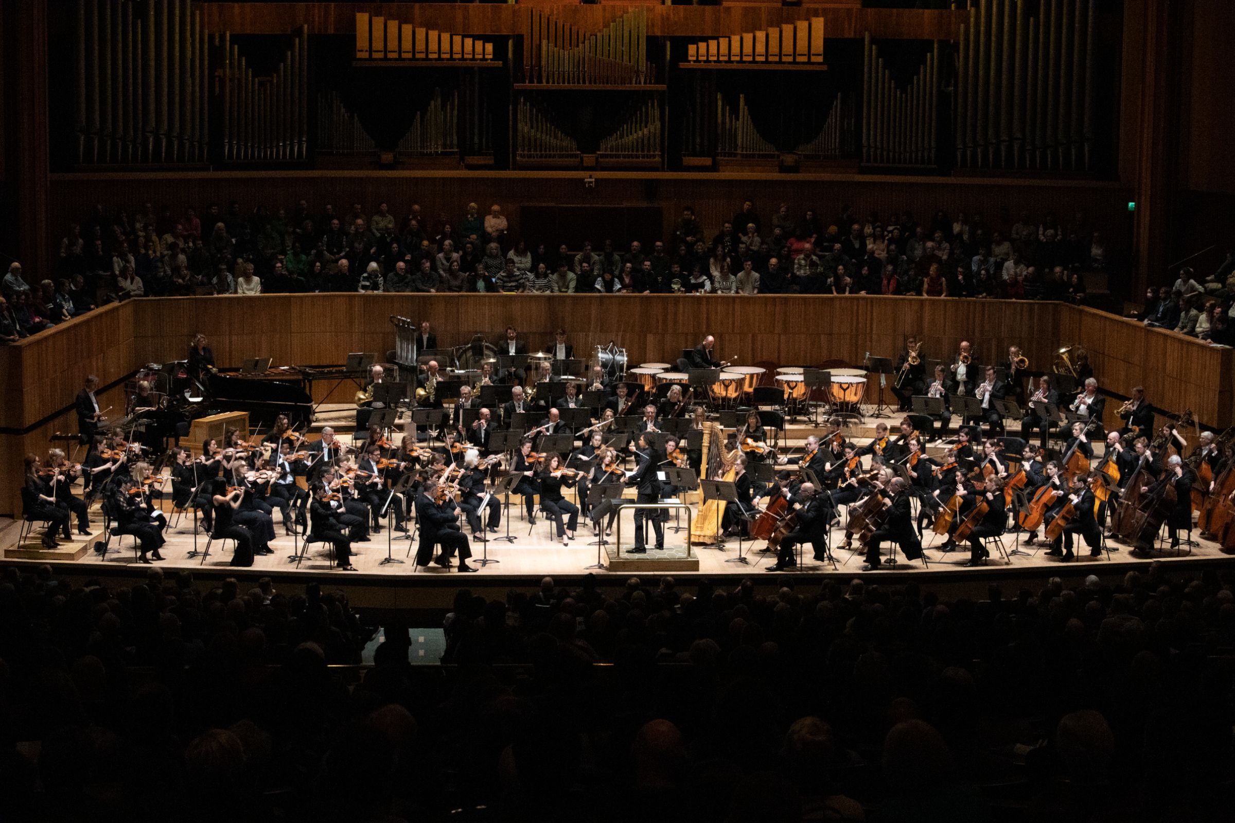 Jonathon Heyward conducts the London Philharmonic Orchestra &copy; London Philharmonic Orchestra