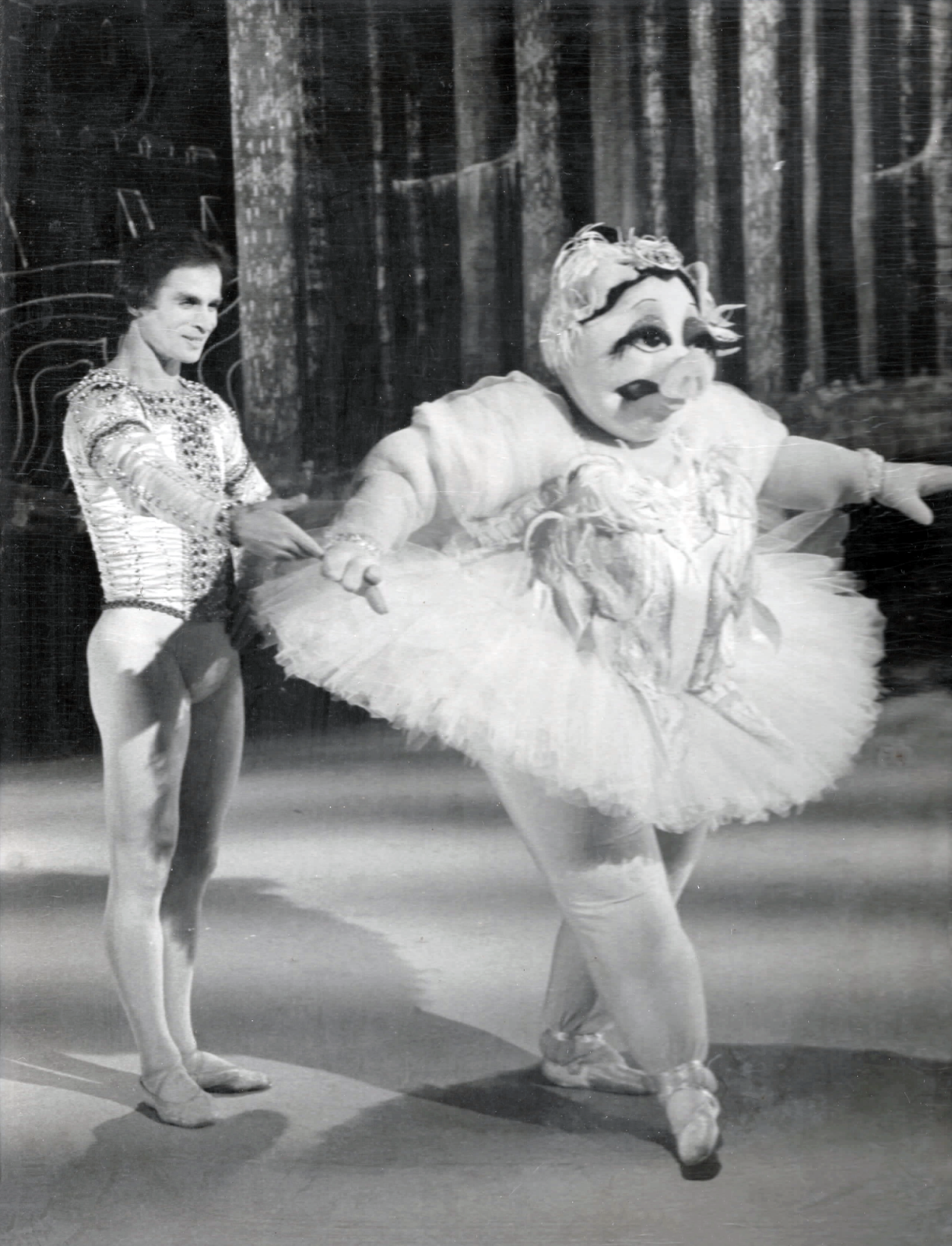 Rudolf Nureyev and Graham Fletcher (Miss Piggy) in The Muppet Show’s <i>Swine Lake</i> © David Dagley, Lucy Woolger's own collection, Graham's daughter