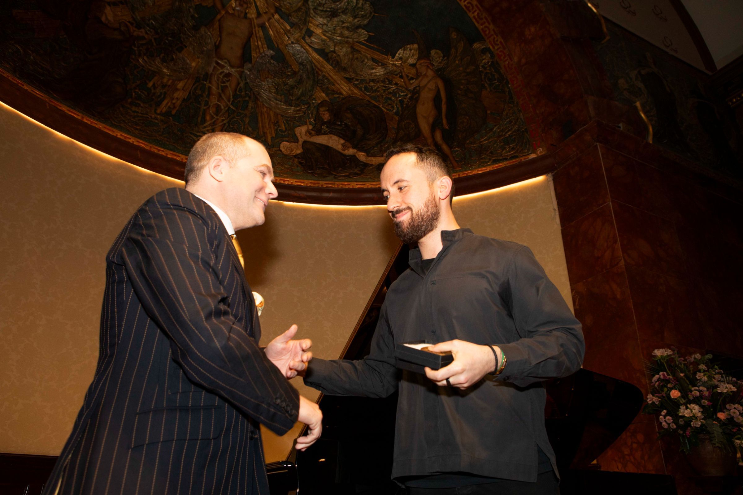 John Gilhooly presents Igor Levit with the Wigmore Medal &copy; Richard Cannon