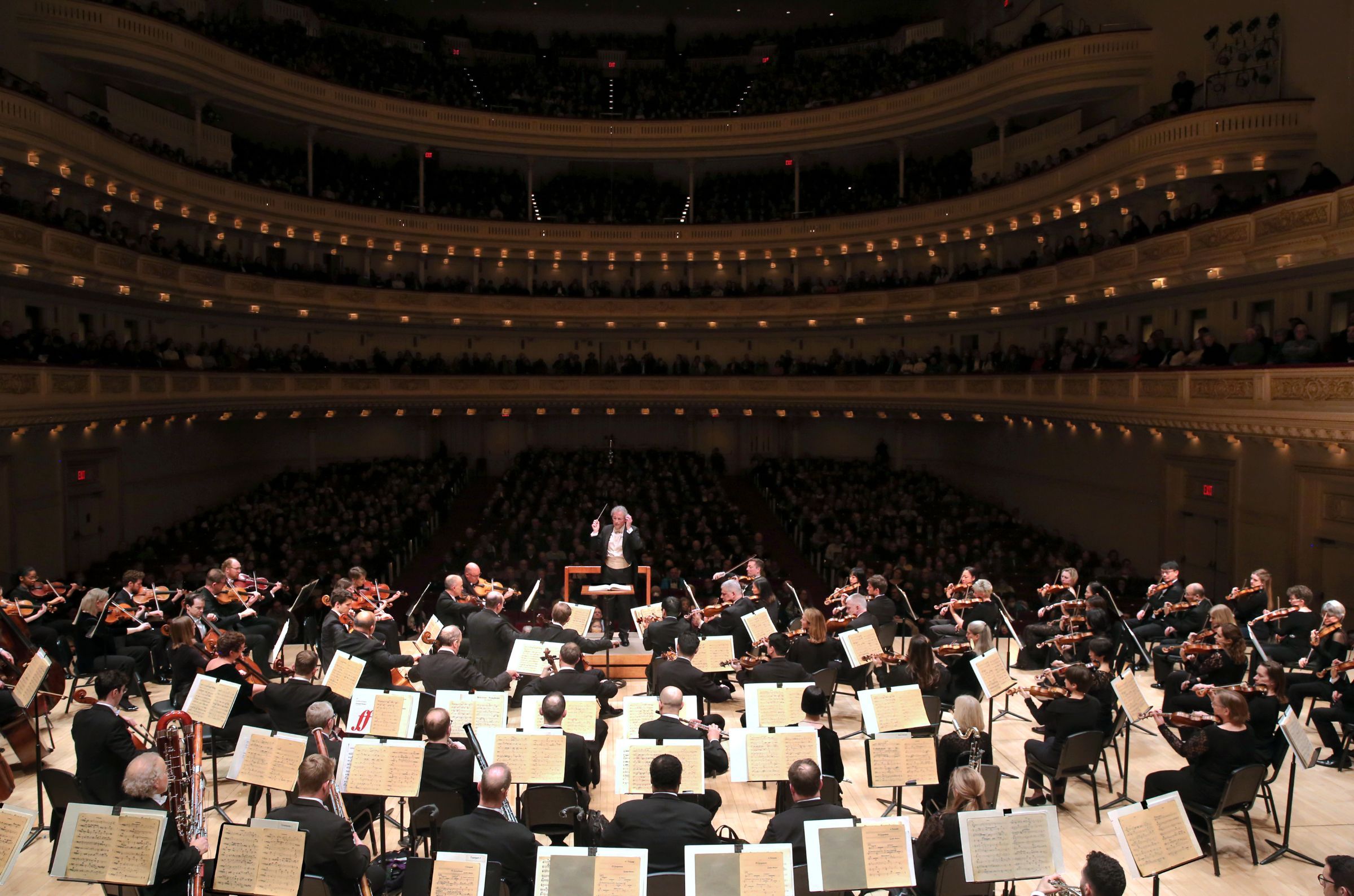 Franz Welser-Möst conducts The Cleveland Orchestra in Carnegie Hall © Steve J Sherman