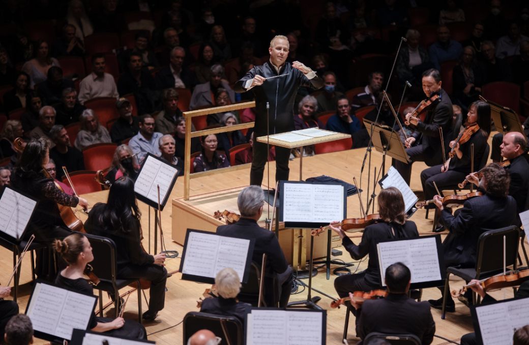 Yannick Nézet-Séguin conducts the Philadelphia Orchestra &copy; Jeff Fusco (December 2023)