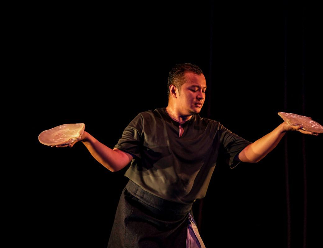 Soultari Amin Farid in <i>Mutiara</i> for Marrugeku &copy; Michael Jalaru Torres