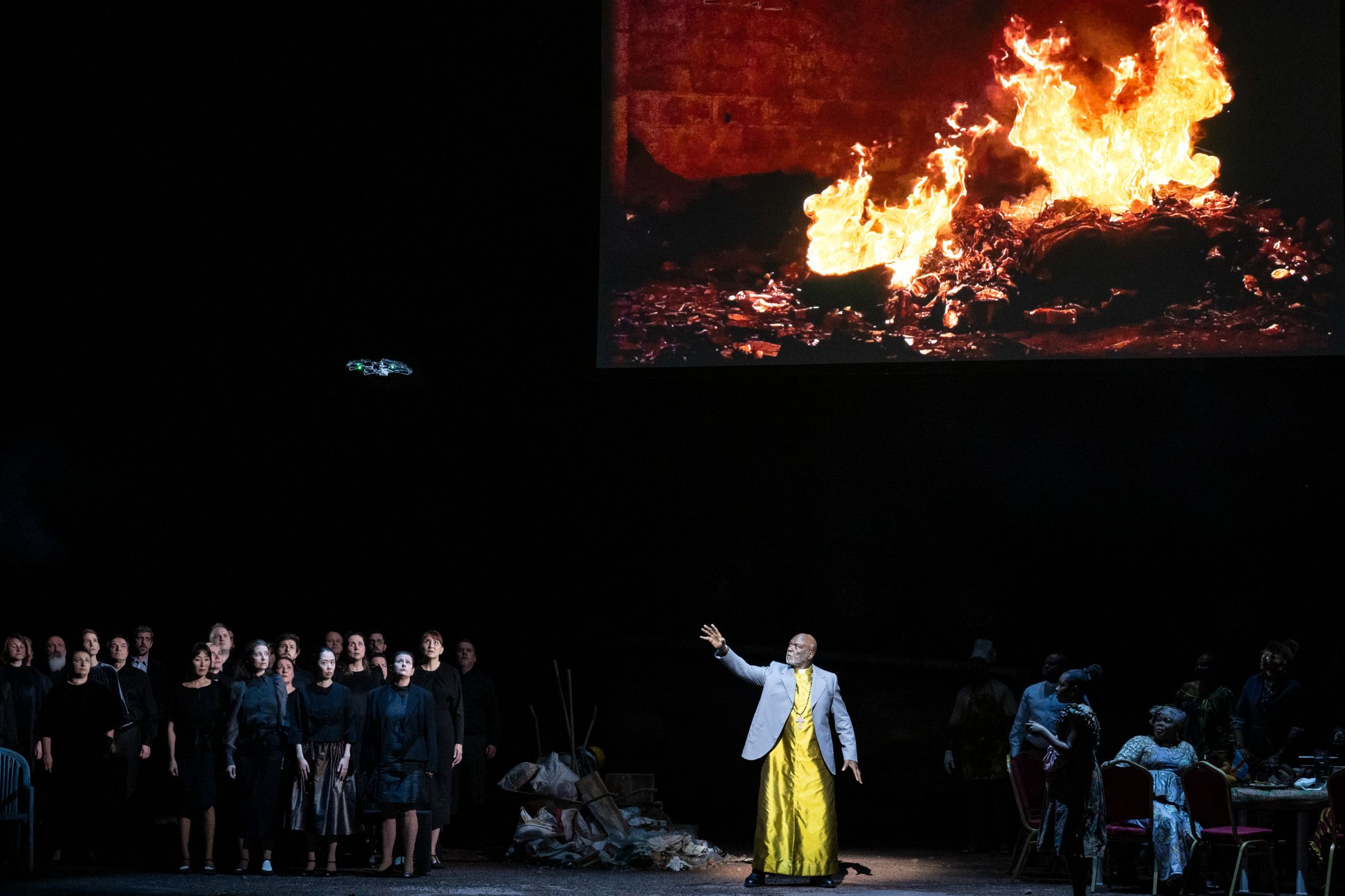 Sir Willard White (Priest) and GTG Chrous &copy; Grand Théâtre de Genève | Carole Parodi