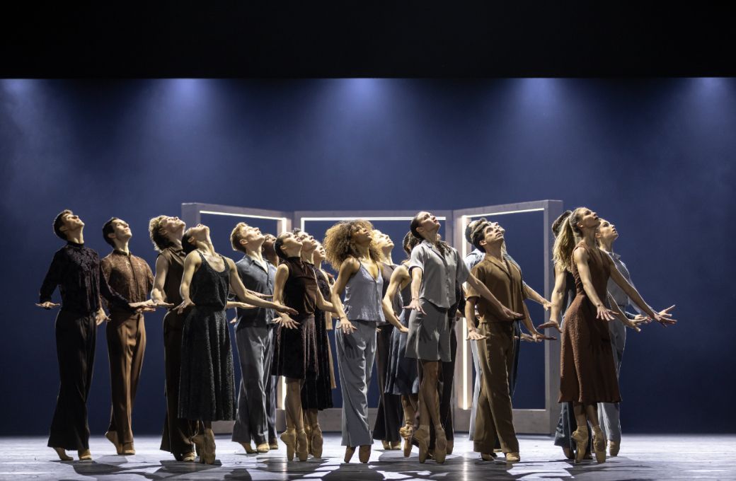 Ballett Zürich and Junior Ballett in Mthuthuzeli November's <i>Rhapsodies</i> © Gregory Batardon