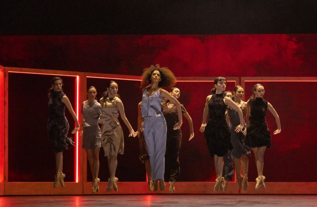 Ballett Zürich and Junior Ballett in Mthuthuzeli November's <i>Rhapsodies</i> © Gregory Batardon