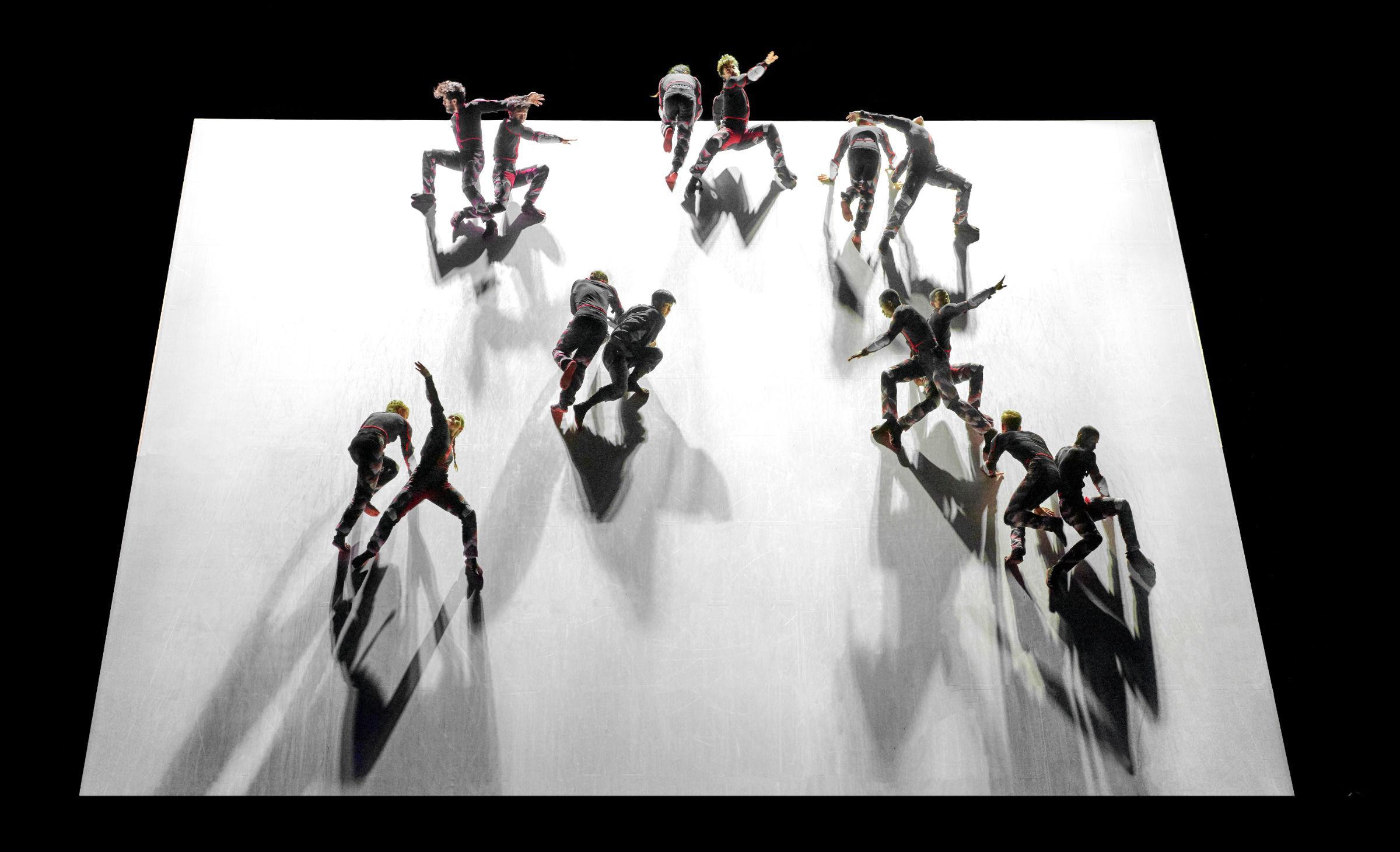 GöteborgsOperans Danskompani in Damien Jalet's <i>Skid</i> &copy; Lennart Sjöberg