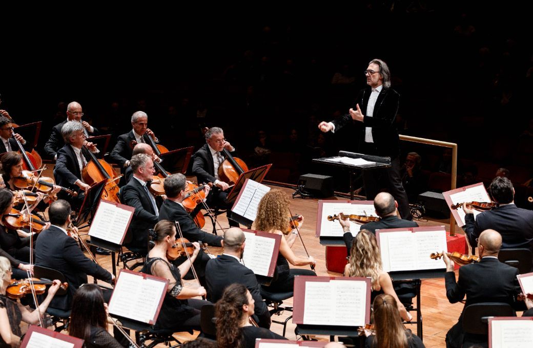 Leonidas Kavakos conducts the Orchestra dell'Accademia Nazionale di Santa Cecilia © MUSA