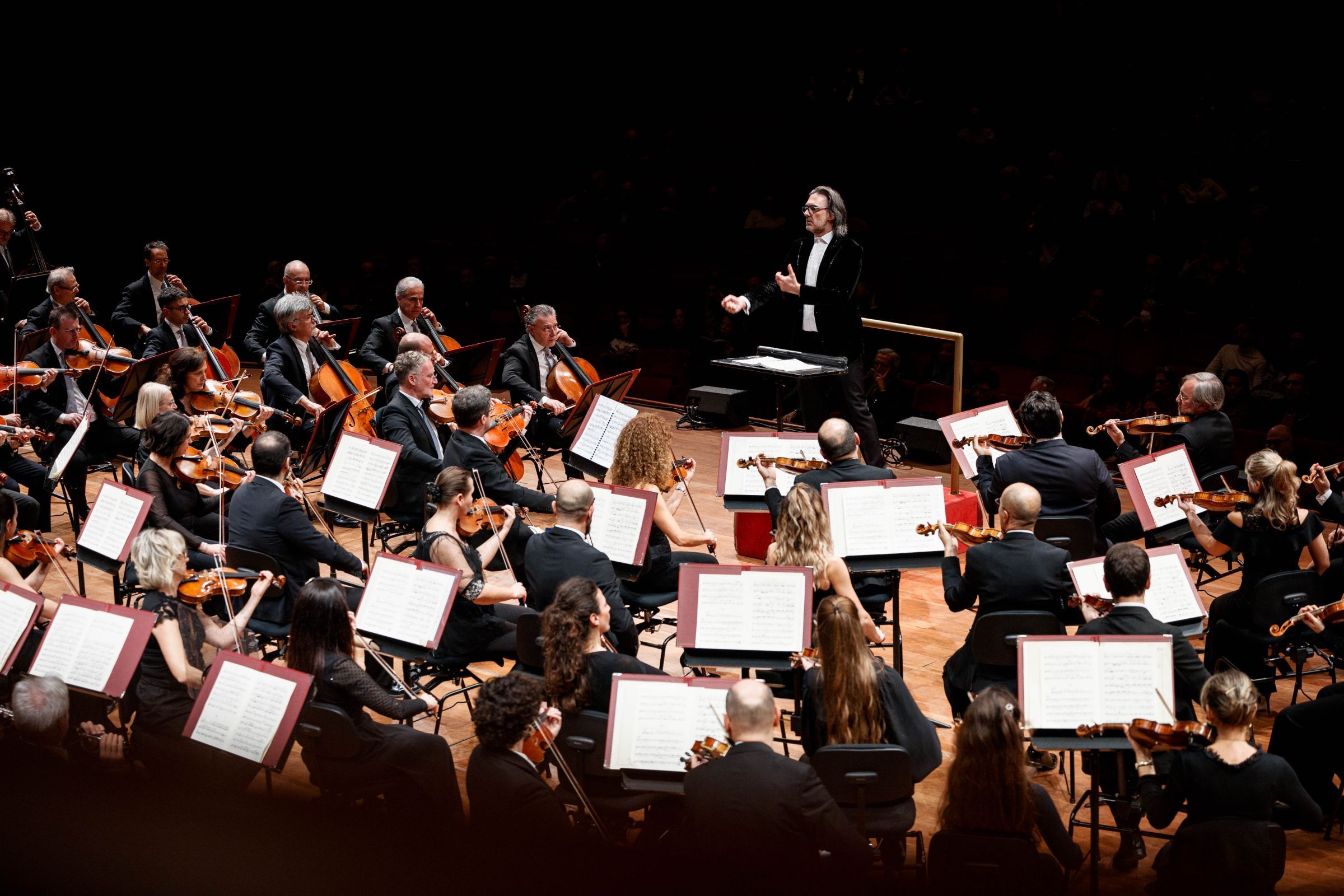 Leonidas Kavakos conducts the Orchestra dell'Accademia Nazionale di Santa Cecilia © MUSA