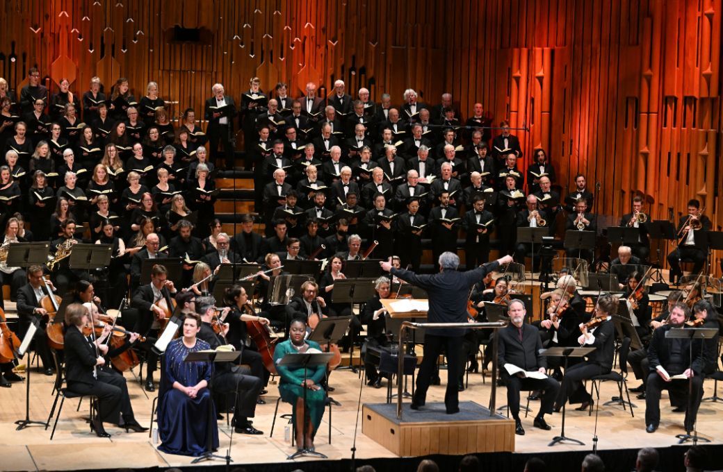 Sir Antonio Pappano conducts the London Symphony Chorus and Orchestra &copy; LSO | Mark Allan