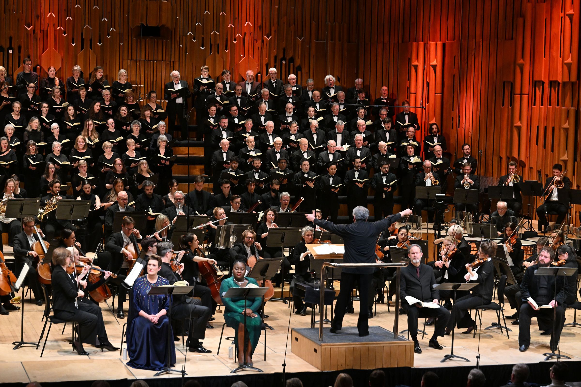 Sir Antonio Pappano conducts the London Symphony Chorus and Orchestra &copy; LSO | Mark Allan