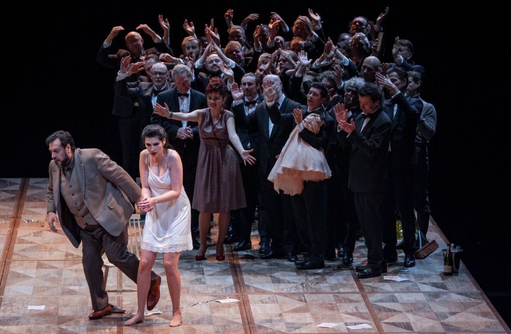 George Petean (Germont), Adela Zaharia (Violetta) and ensemble &copy; Ben van Duin | Dutch National Opera