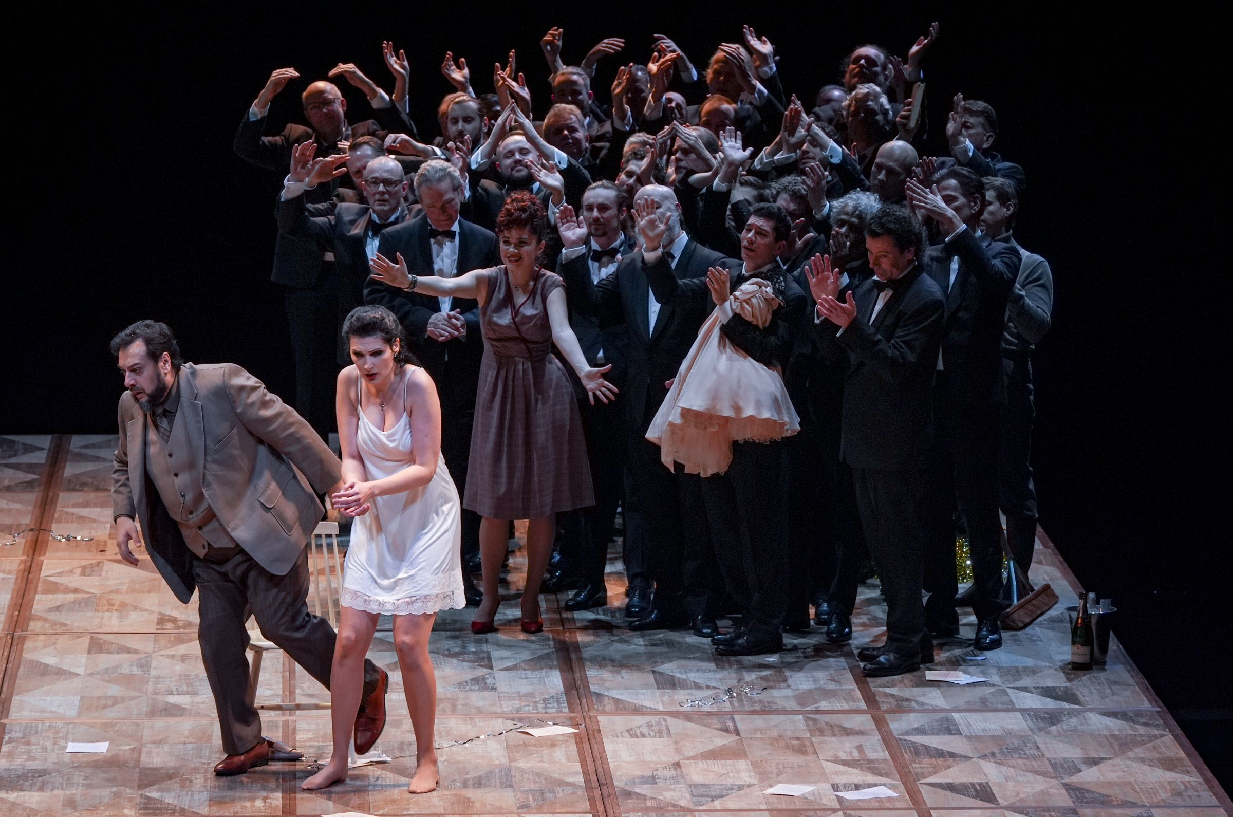 George Petean (Germont), Adela Zaharia (Violetta) and ensemble &copy; Ben van Duin | Dutch National Opera