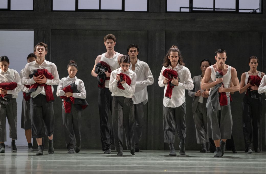 Ensemble Ballett am Rhein in Dominique Dumais’ <i>A Kiss to the World</i> © Ingo Schäfer