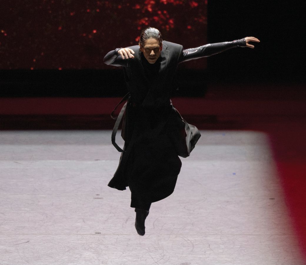 Isaac Hern&aacute;ndez in Aszure Barton and Sam Shepherd's <i>Mere Mortals</i> &copy; Chris Hardy