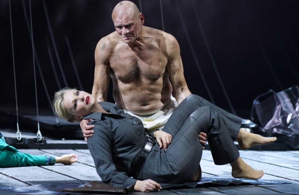 Bo Skovhus (El rey Lear), Susanne Elmark (Cordelia) &copy; Javier del Real | Teatro Real