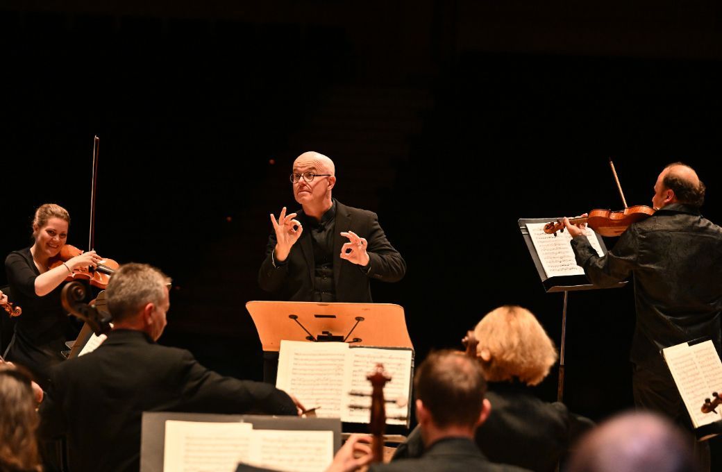 Laurence Cummings directs the Academy of Ancient Music &copy; AAM | Mark Allan