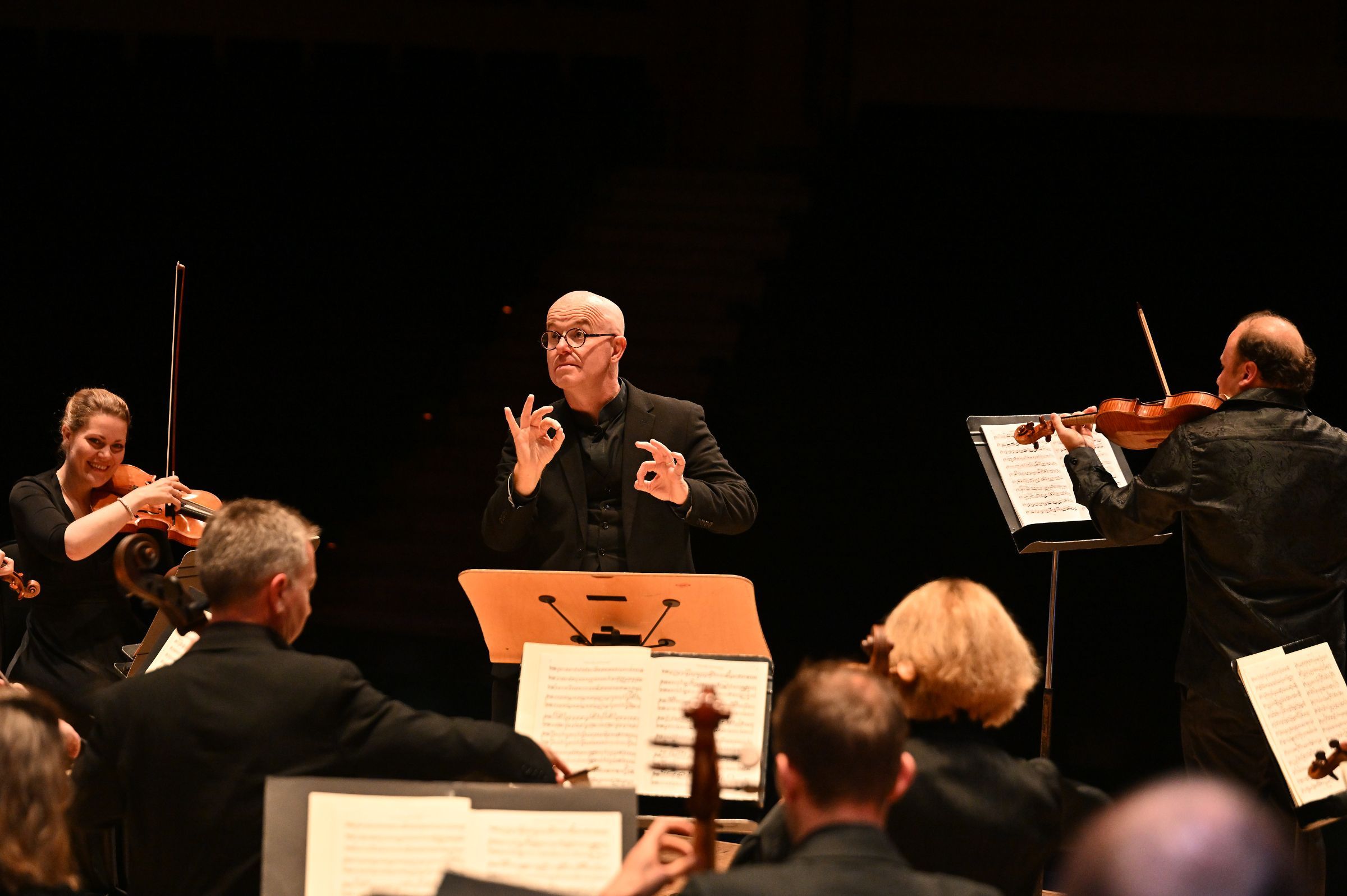 Laurence Cummings directs the Academy of Ancient Music &copy; AAM | Mark Allan