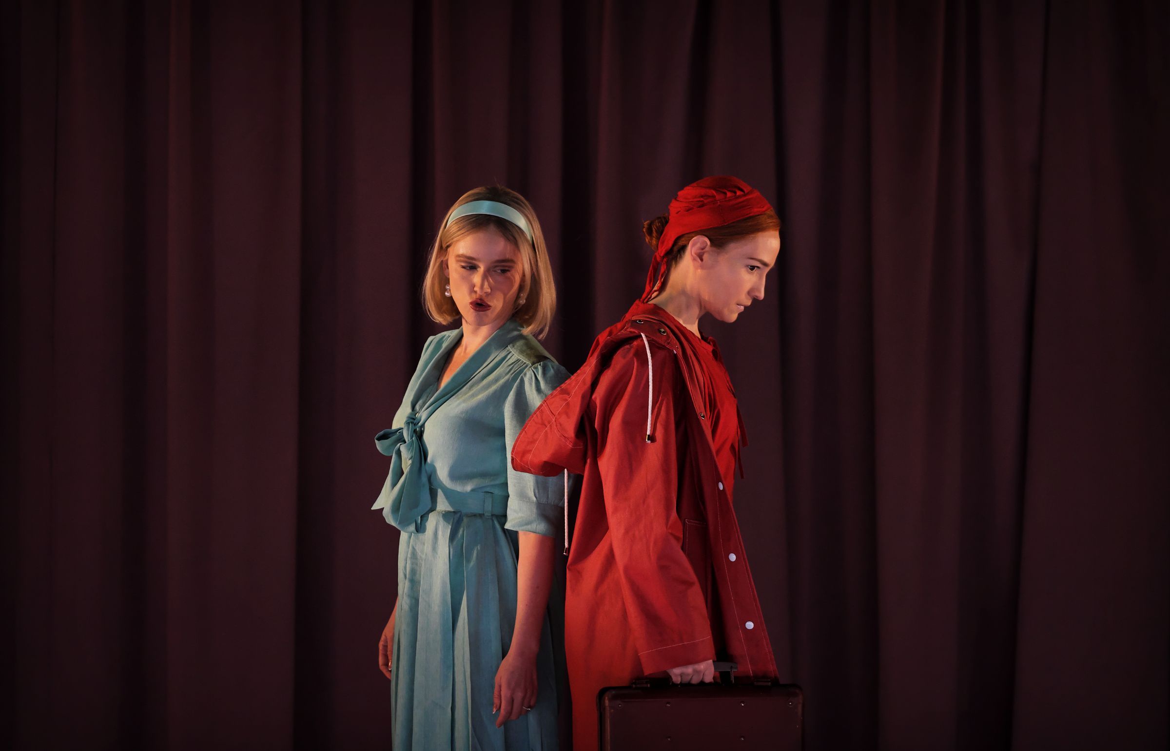Avery Amereau (Serena Joy) and Kate Lindsey (Offred) &copy; ENO | Zoe Martin