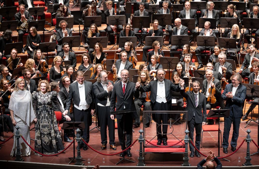 Riccardo Chailly mit Solisten und dem Concertgebouw Orchester &copy; Simon Van Boxtel