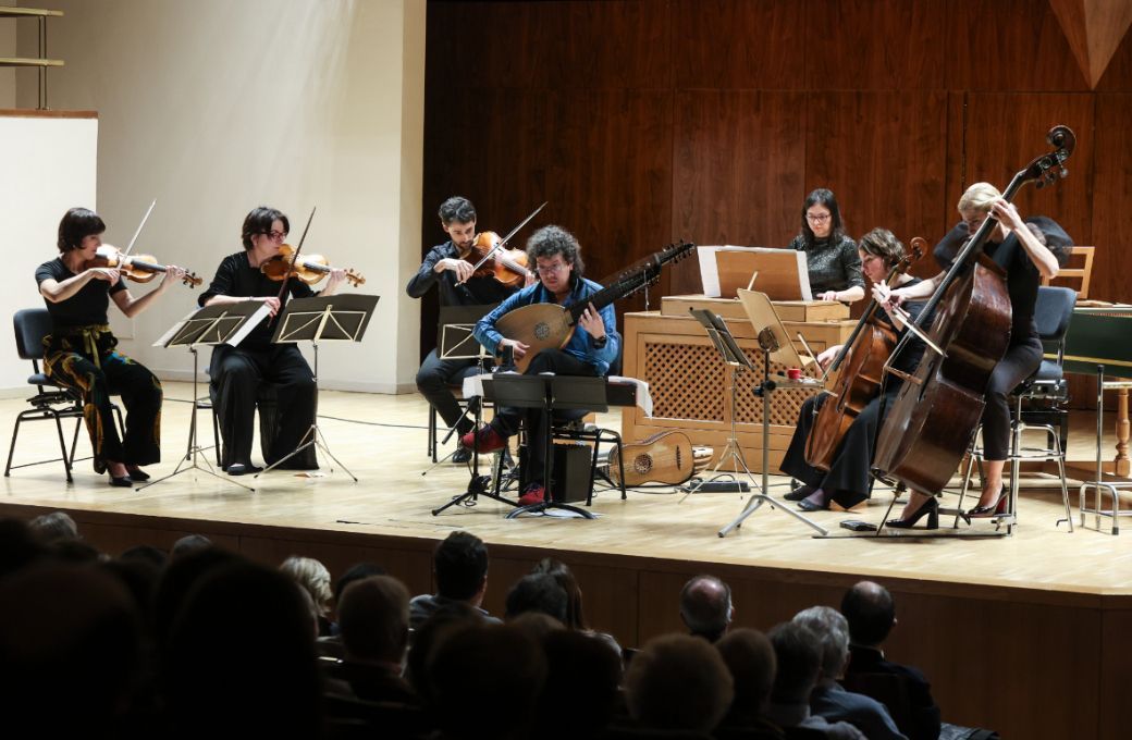 Enrique Solin&iacute;s y el Euskal Barrokensemble &copy; Elvira Meg&iacute;as | CNDM (Centro Nacional de Difusi&oacute;n Musical)