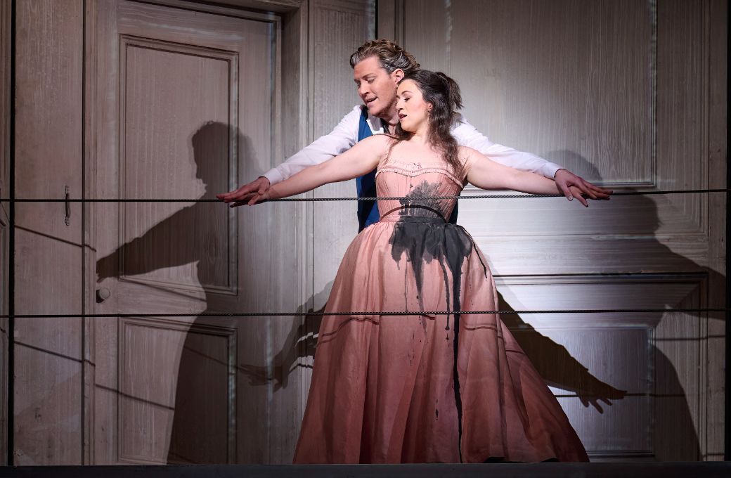 Gordon Bintner (Don Giovanni) and Mané Galoyan (Donna Anna) © Michael Cooper