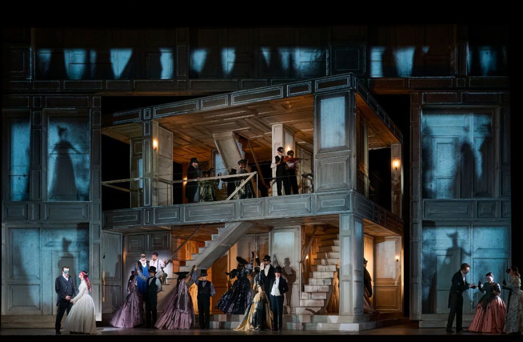 <i>Don Giovanni</i>, Act 1 finale © Michael Cooper