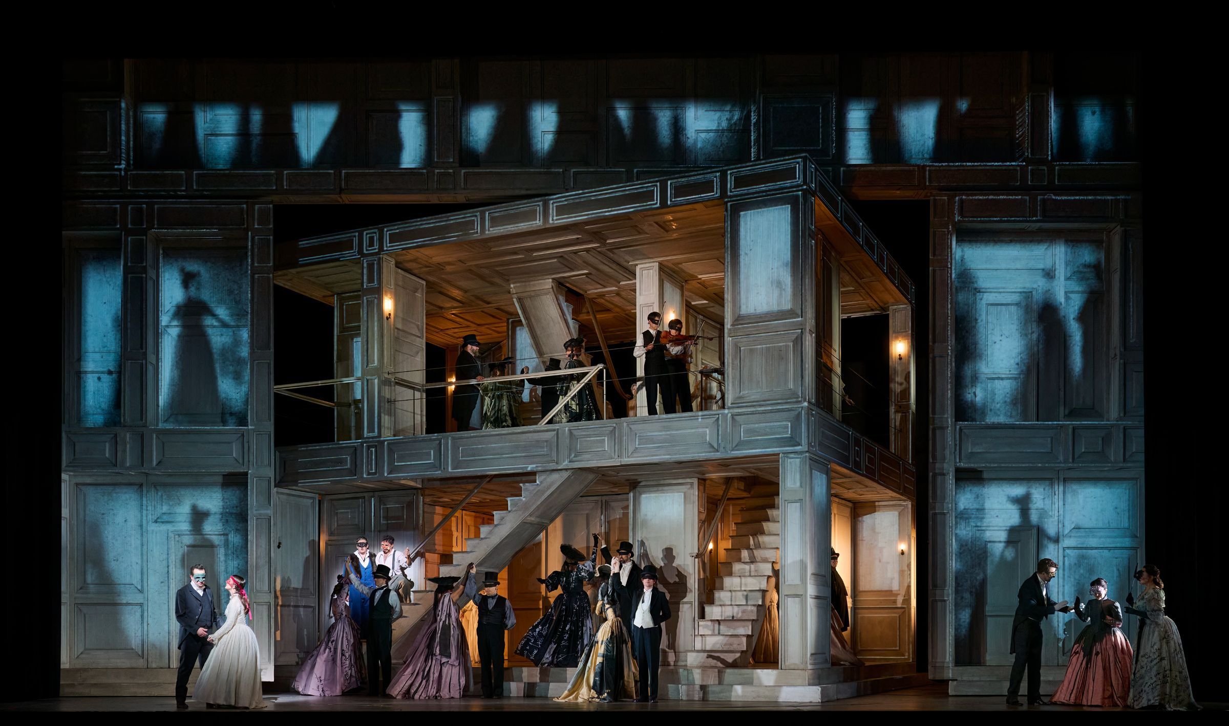 <i>Don Giovanni</i>, Act 1 finale © Michael Cooper