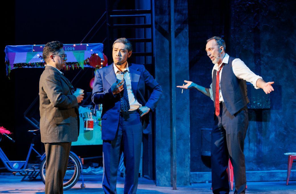 Eleazar Rodriguez (Ferrando), Tomohiro Takada (Guglielmo) und Armin Kolarczyk (Don Alfonso) &copy; Felix Gr&uuml;nschloss