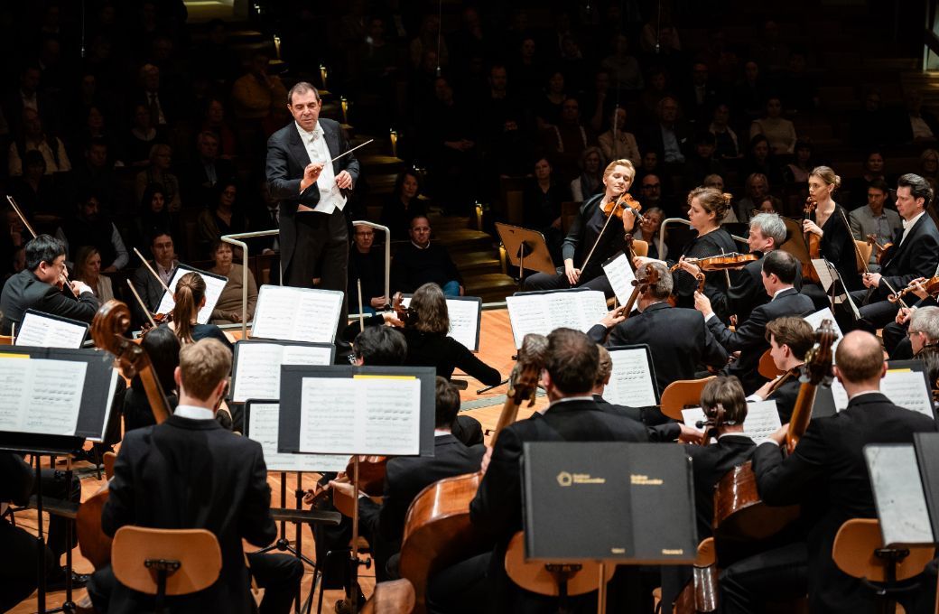 Daniele Gatti dirigiert die Berliner Philharmoniker © Stephan Rabold