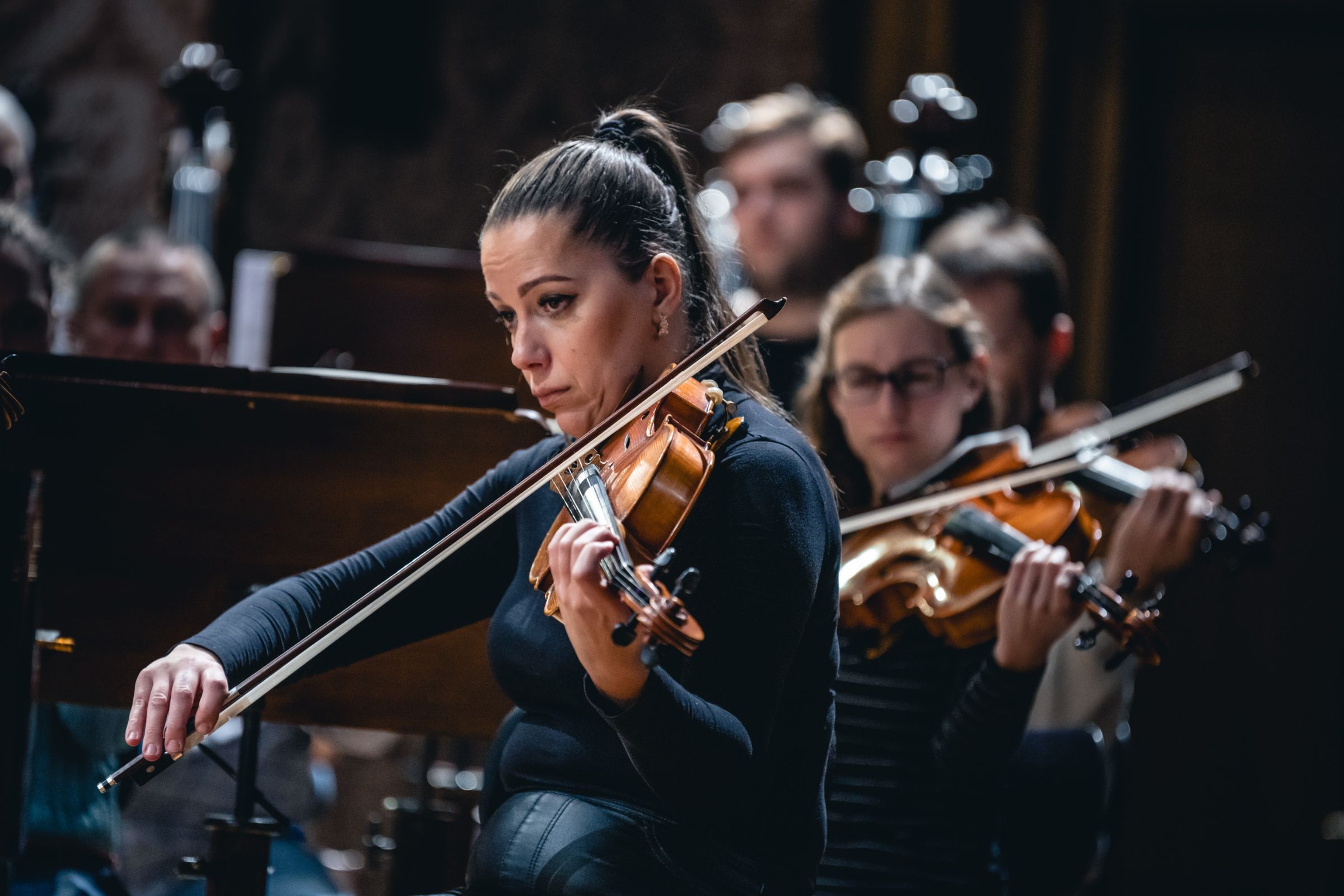 Eva Krestová with the Czech Philharmonic viola section &copy; Petr Chodura