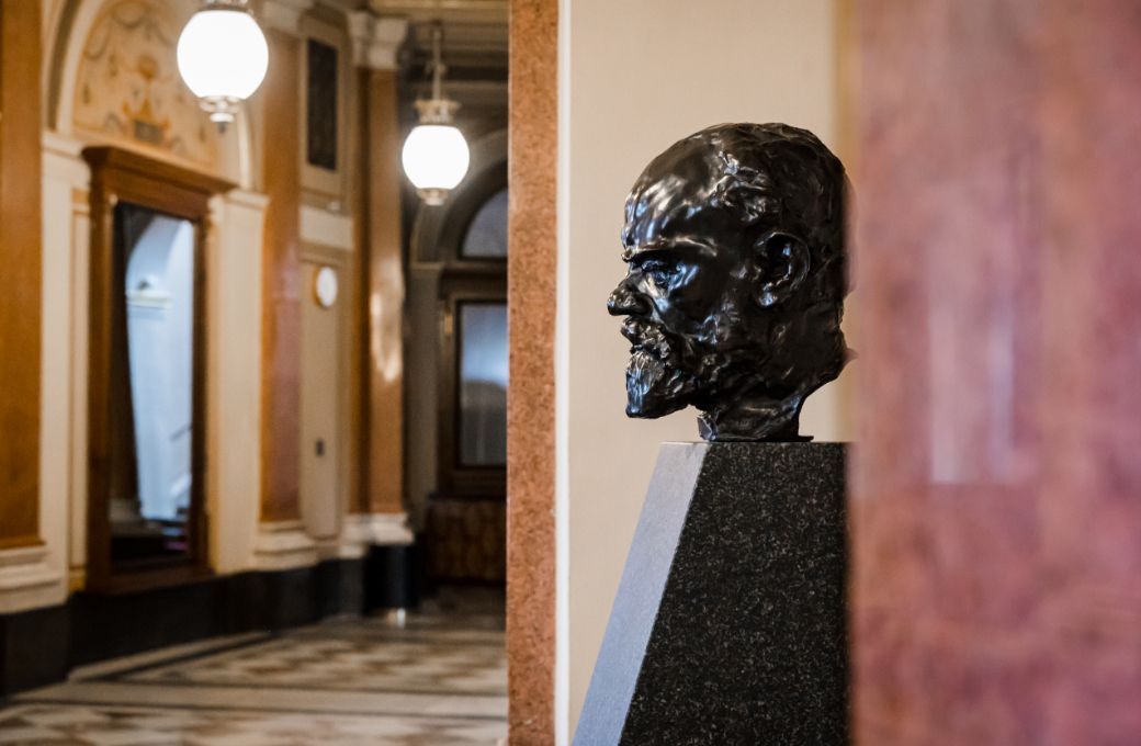 Dvoř&aacute;k&rsquo;s bust at the Rudolfinum &copy; Lucie Krejzlov&aacute;