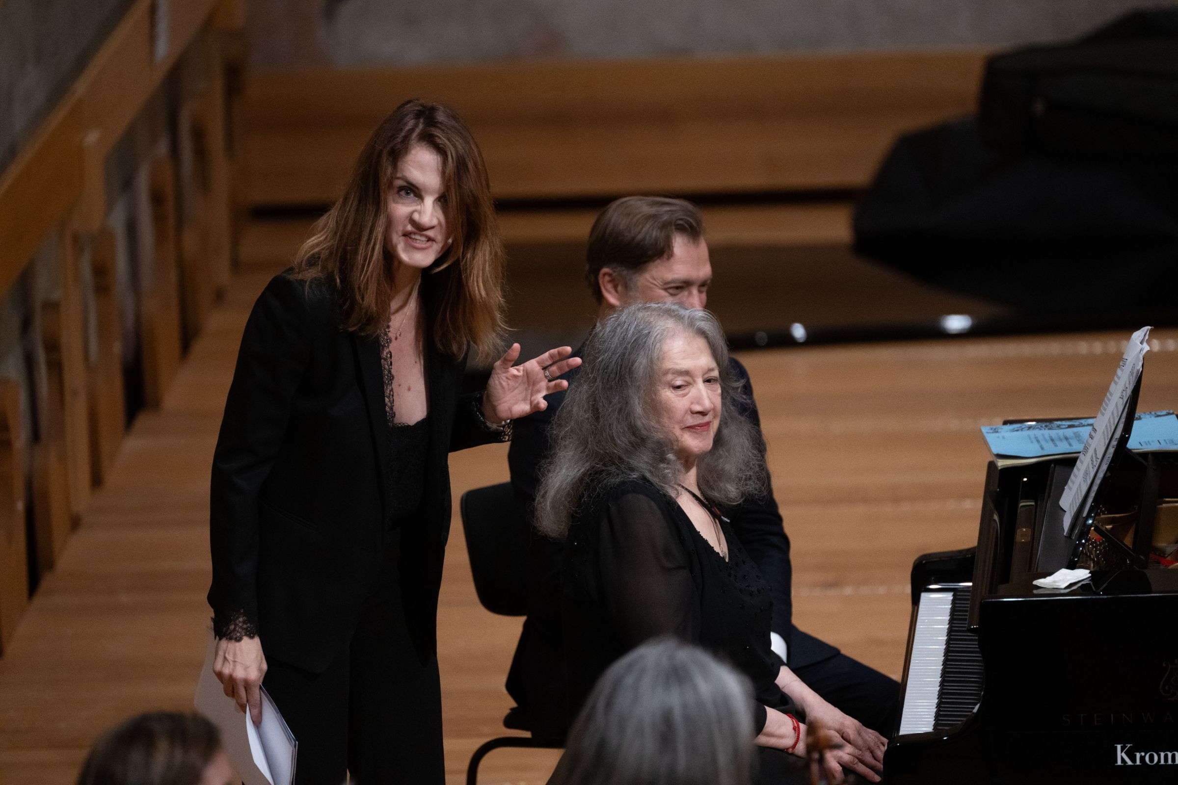Annie Dutoit-Argerich, Amrtha Argerich et un tourneur de pages de prestige &copy; Raphaël Faux