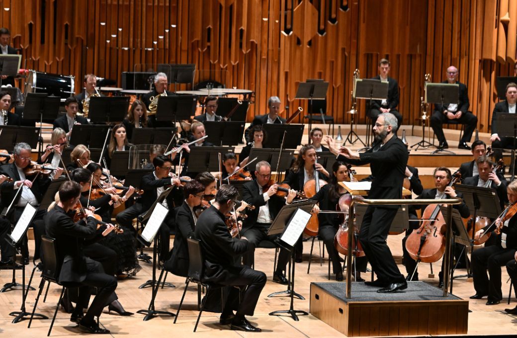 Dima Slobodeniouk conducts the London Symphony Orchestra © LSO | Mark Allan