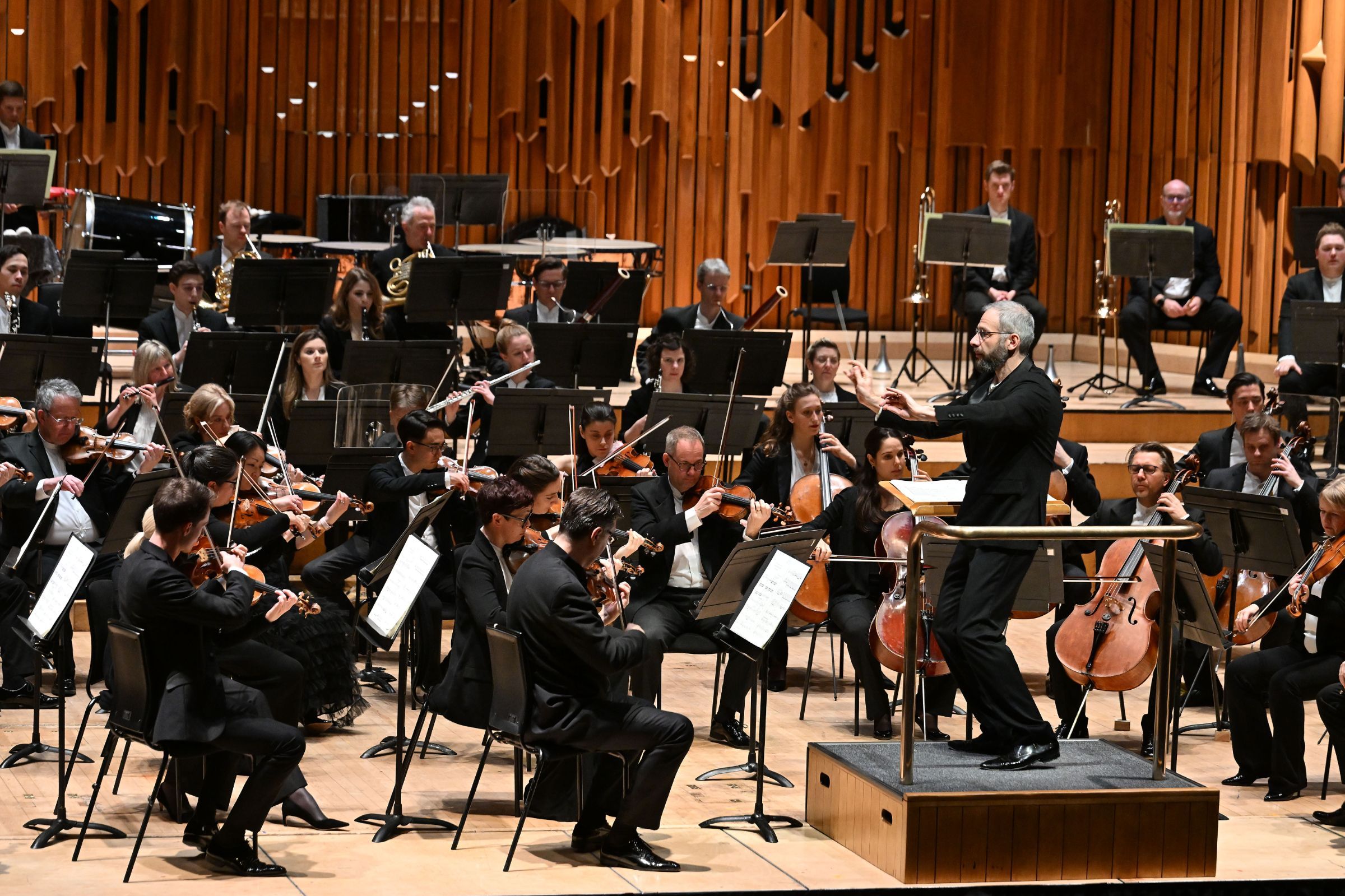 Dima Slobodeniouk conducts the London Symphony Orchestra © LSO | Mark Allan