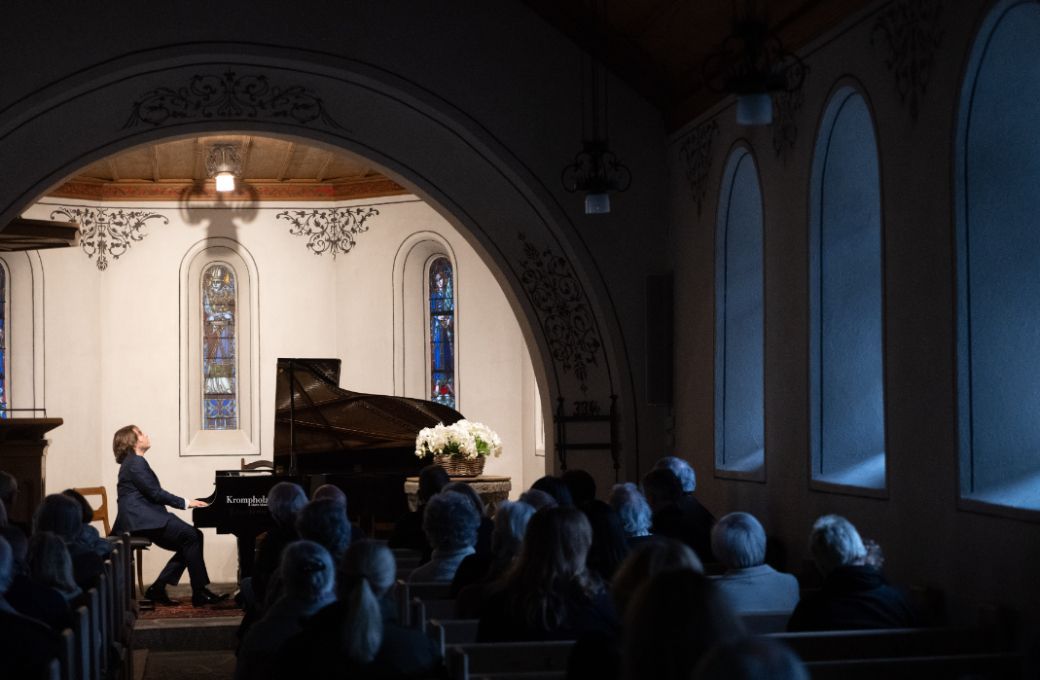 Federico Gad Crema dans la chapelle de Gstaad © Raphaël Faux