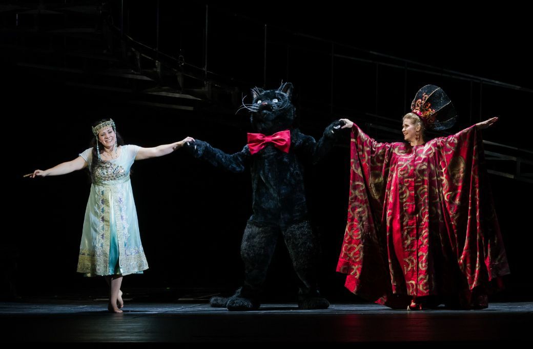 Andrea Brass&oacute;i-Jőr&ouml;s (Rusalka) and Erika G&aacute;l (Ježibaba) &copy; Attila Nagy | Hungarian State Opera
