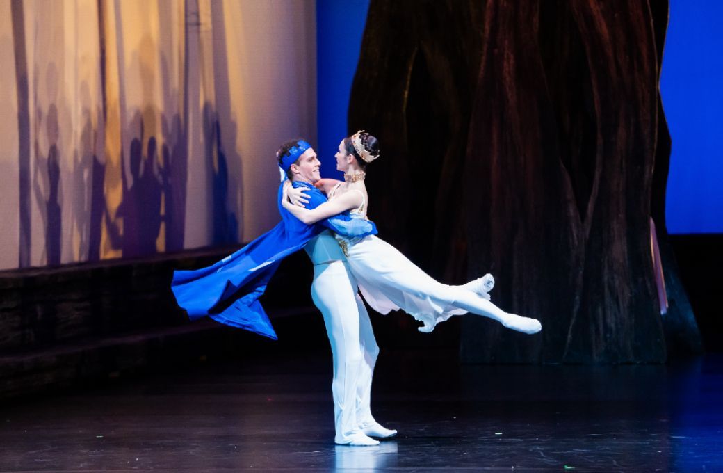 Lili Felm&eacute;ry as the Princess, Andr&aacute;s R&oacute;nai as the Wooden Prince in Velekei's <i>The Wooden Prince</i> &copy; Valter Berecz