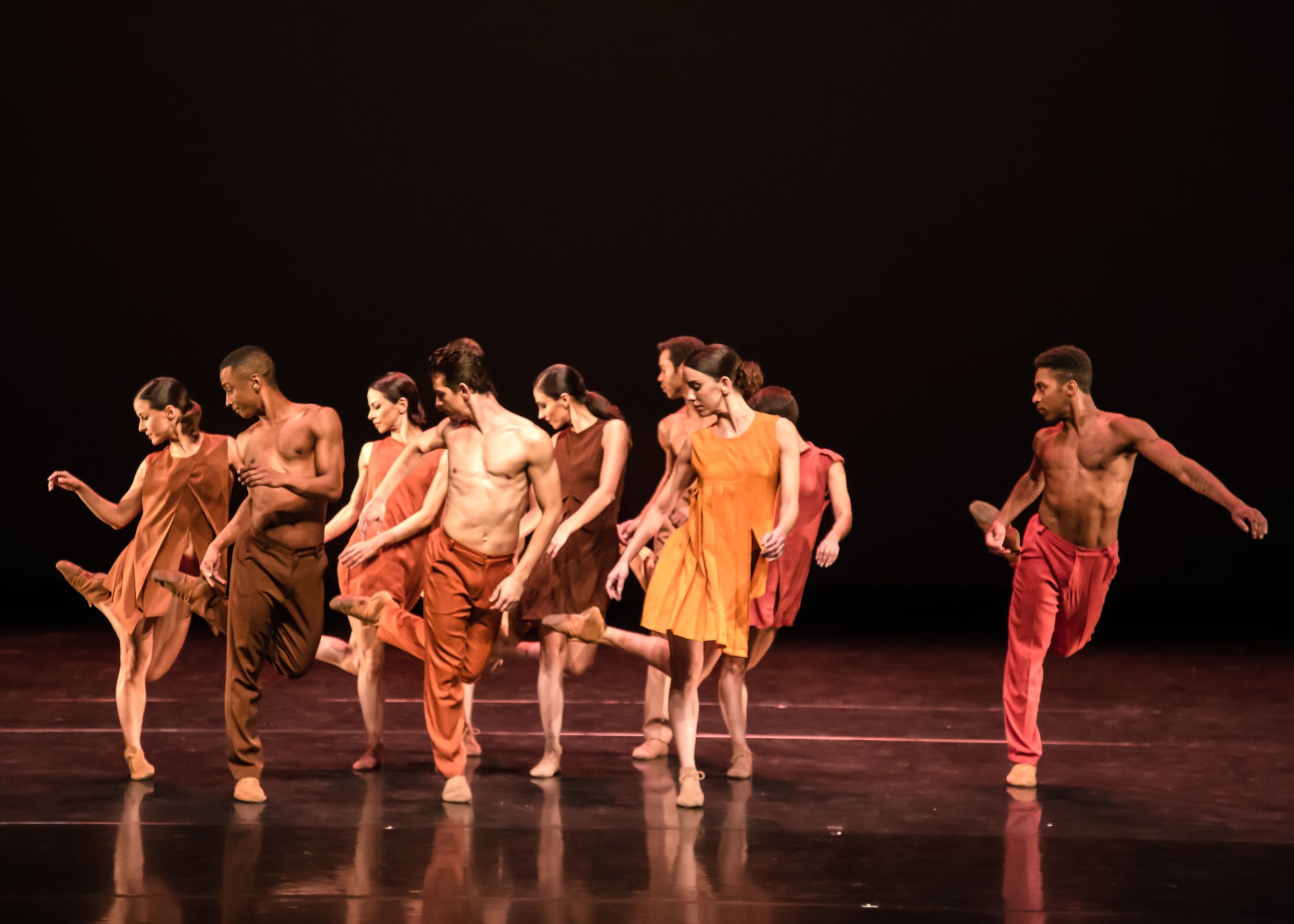 São Paulo Companhia de Dança in Cassi Abranches’ <i>Agora</i> © Camilo Munoz and Iari Davies