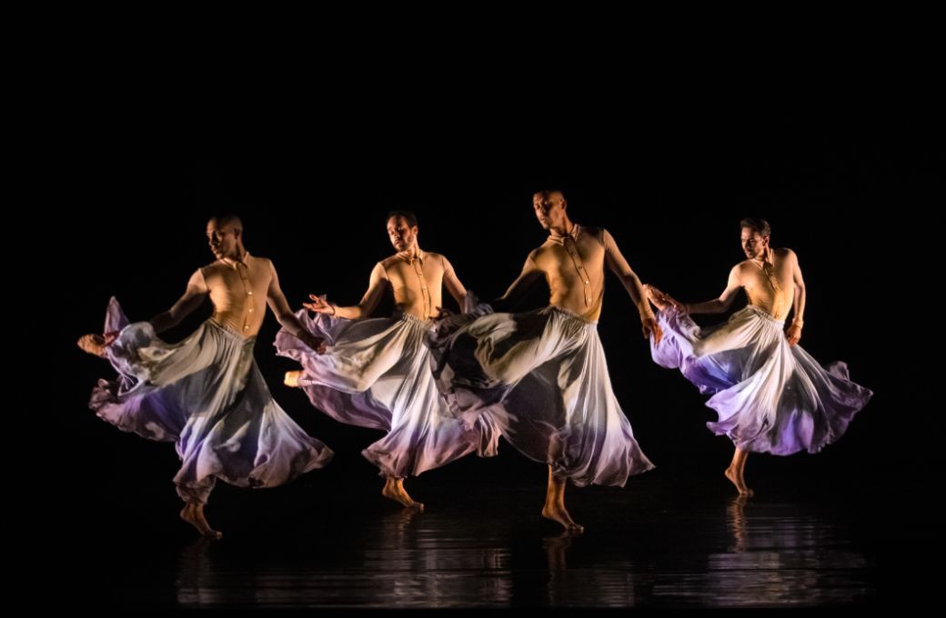 São Paulo Companhia de Dança in Leilane Teles’ <i>Umbo</i> © Marcelo Machado