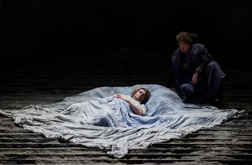 Klaus Florian Vogt (Tristan) und Martin Gantner (Kurwenal) &copy; Semperoper Dresden | Ludwig Olah