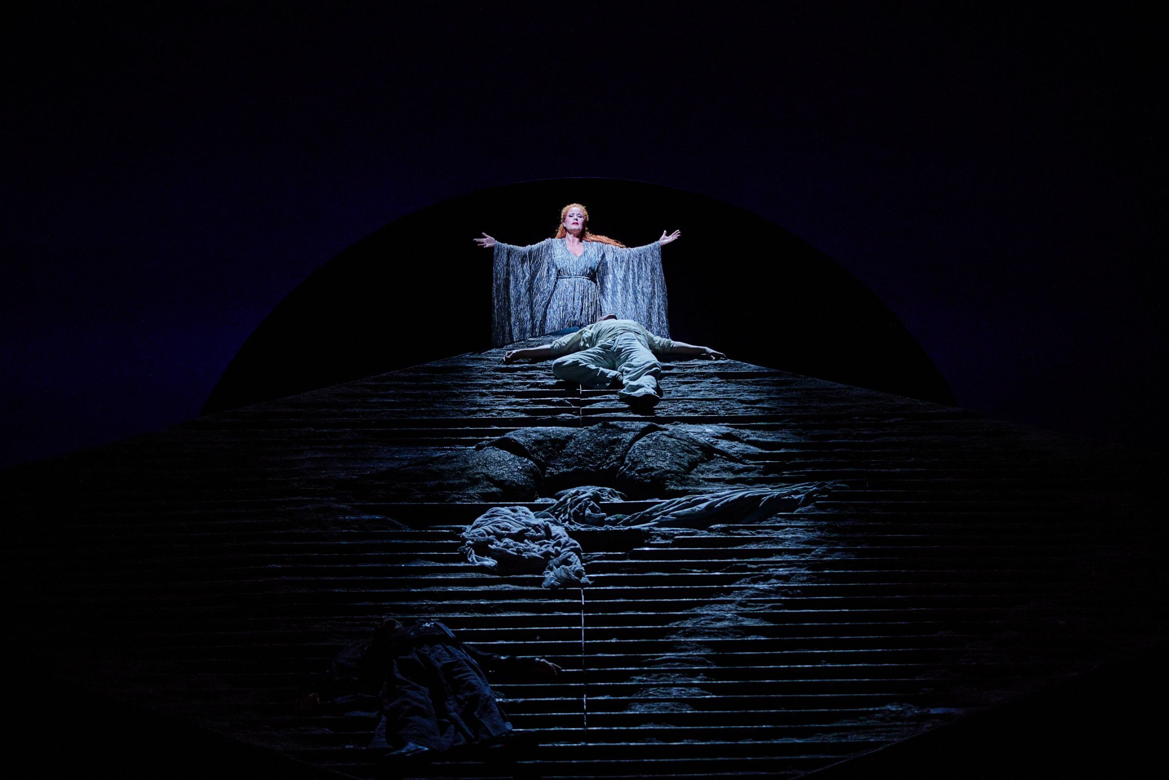 Camilla Nylund (Isolde) und Klaus Florian Vogt (Tristan) &copy; Semperoper Dresden | Ludwig Olah