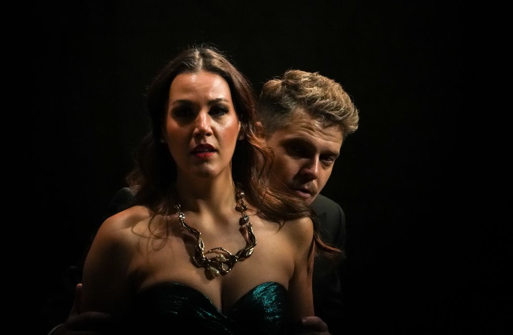 Federica Lombardi (Donna Elvira) et Peter Kellner (Leporello) © Cyprien Tollet / Théâtre des Champs-Élysées