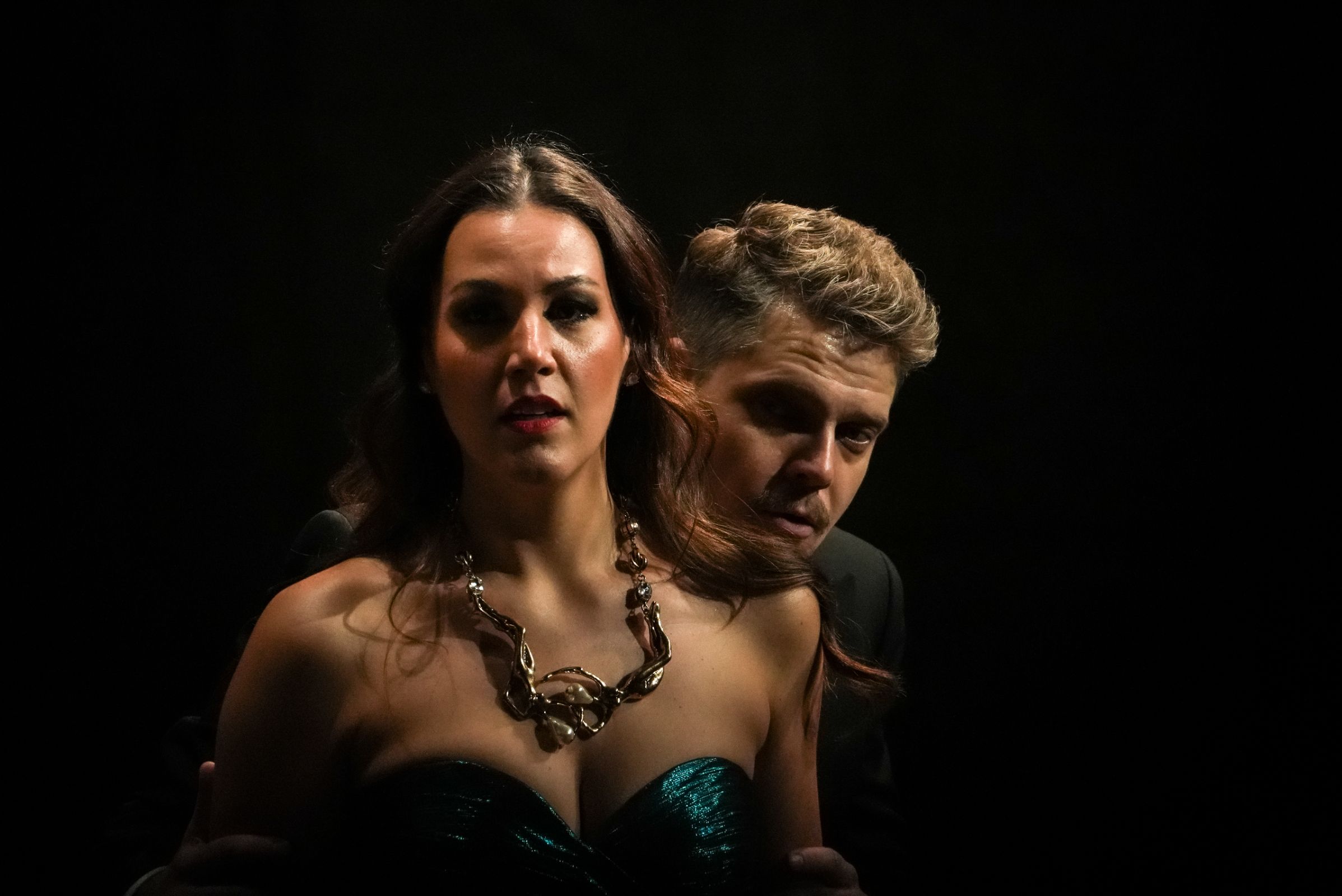 Federica Lombardi (Donna Elvira) et Peter Kellner (Leporello) © Cyprien Tollet / Théâtre des Champs-Élysées