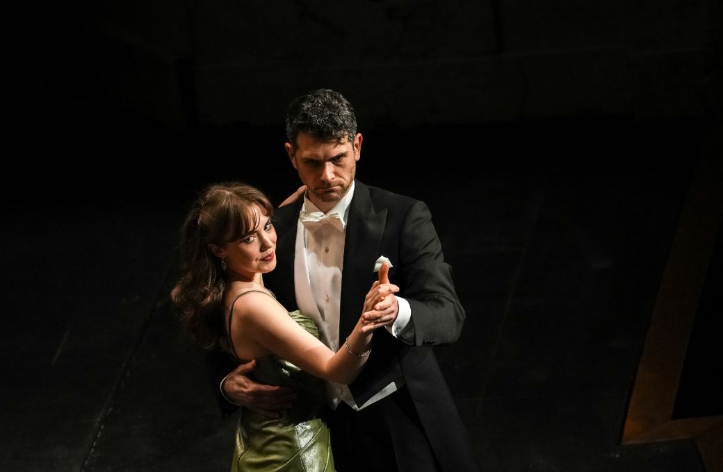 Alma Neuhaus (Zerlina) et Martin Häßler (Masetto) © Cyprien Tollet / Théâtre des Champs-Élysées