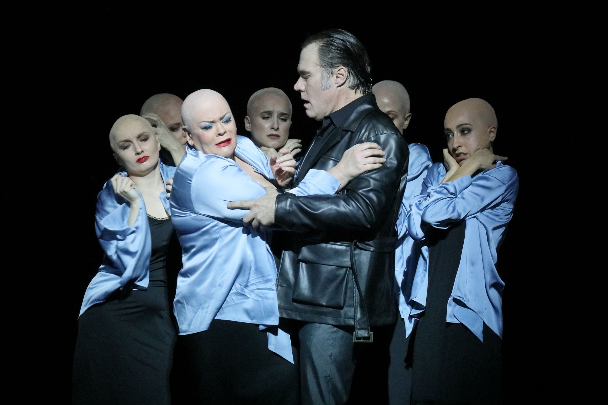 Violeta Urmana (Die Gräfin) und Brandon Jovanovich (Hermann) © Wilfried Hösl