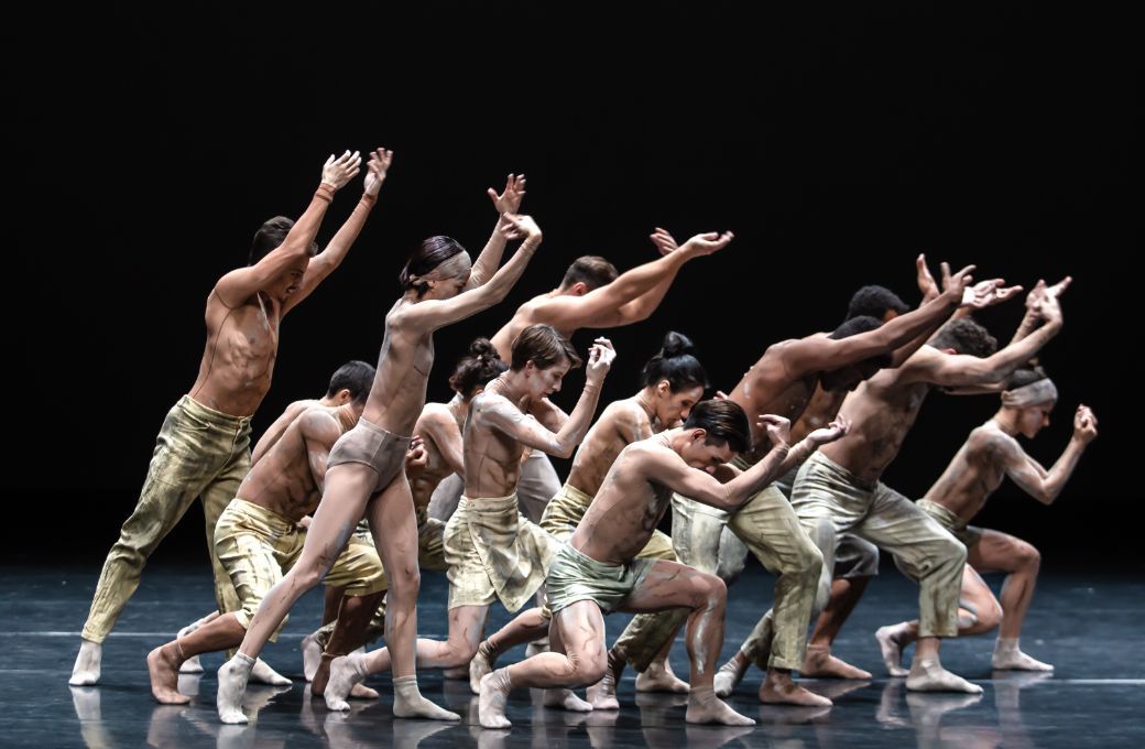 São Paulo Dance Company in Goyo Montero's <i>Anthem</i> © Iari Davies