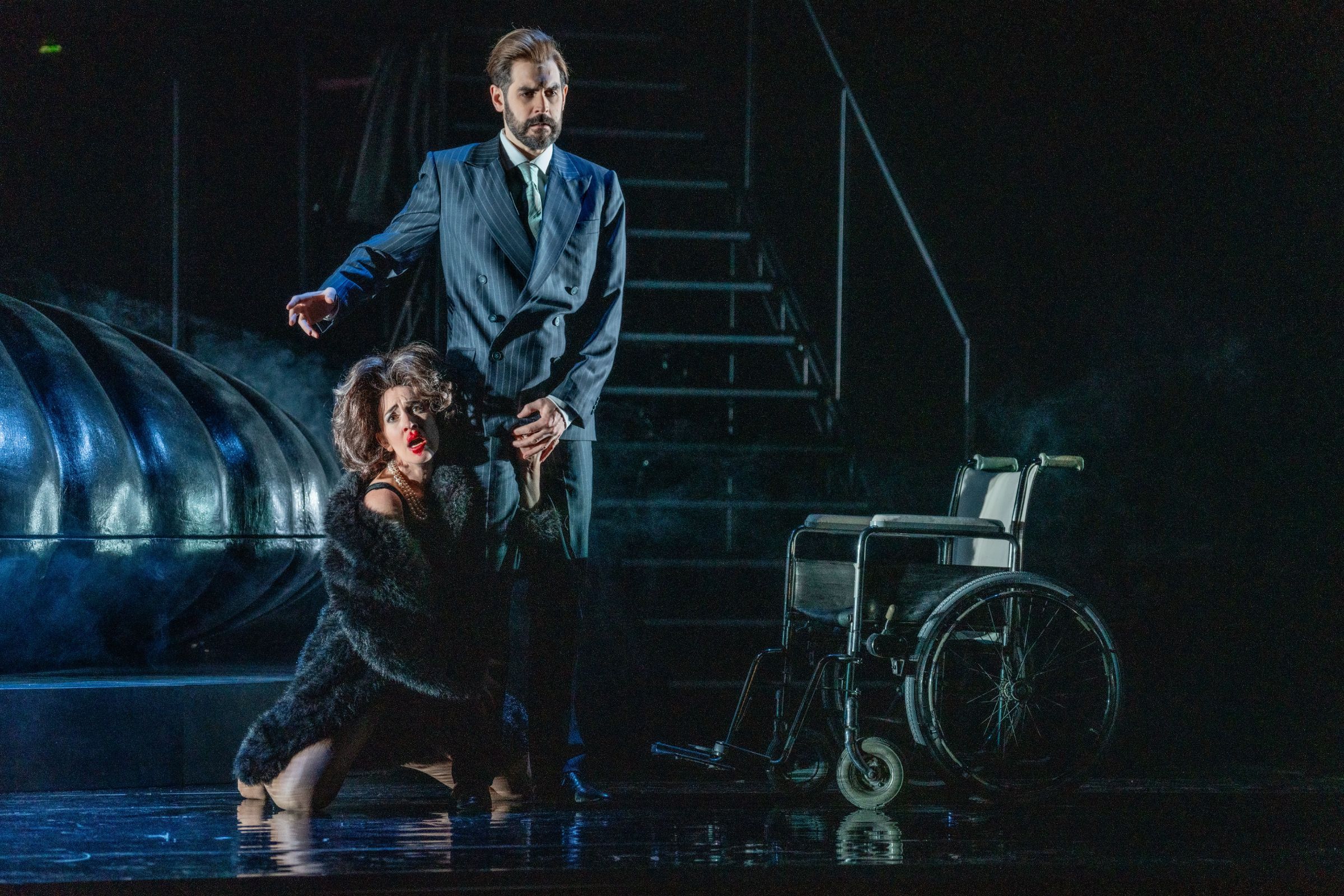 Laura Bohn (Duchess) and John Savournin &copy; Marco Borggreve