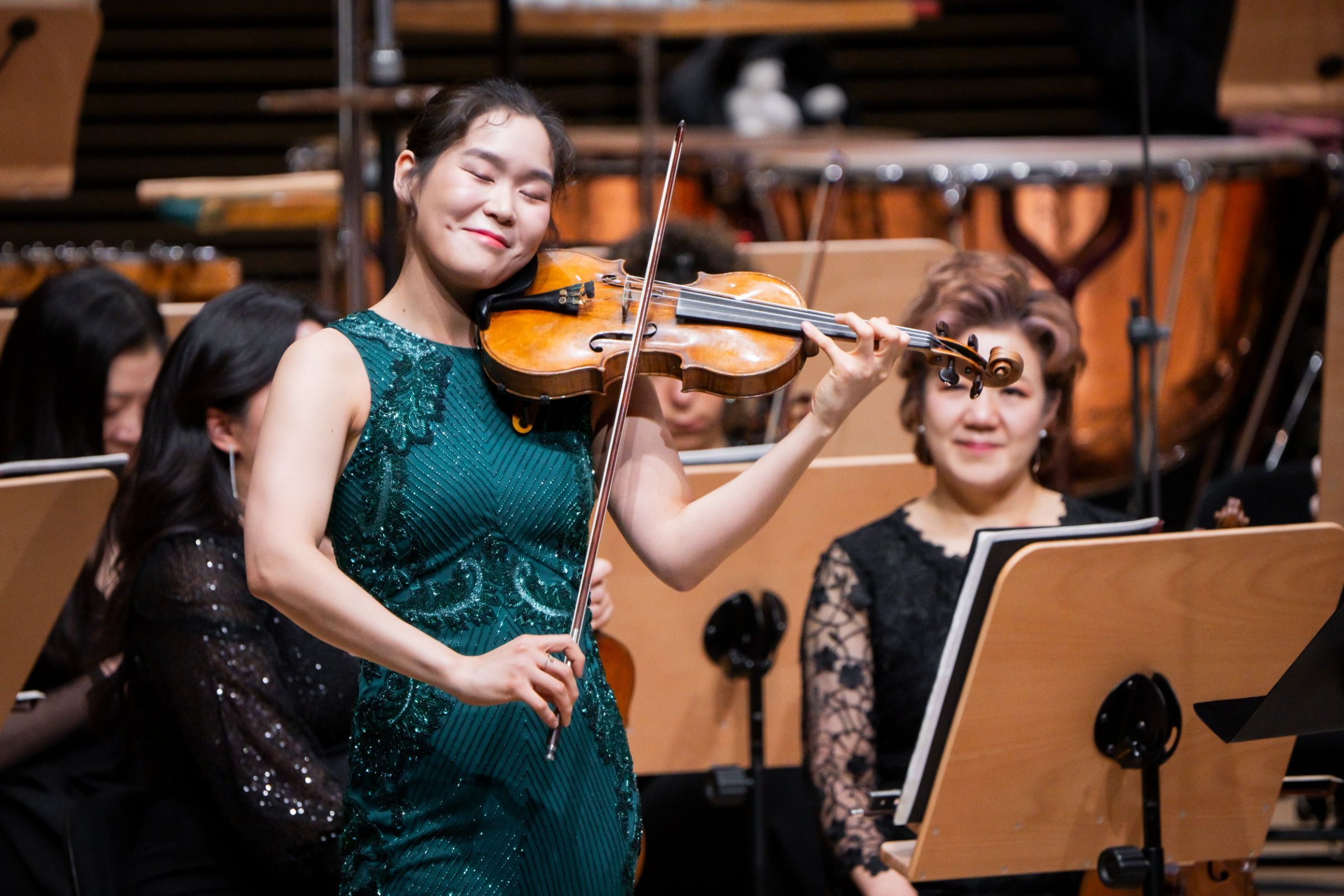 Esther Yoo and the New York Philharmonic &copy; Chris Lee