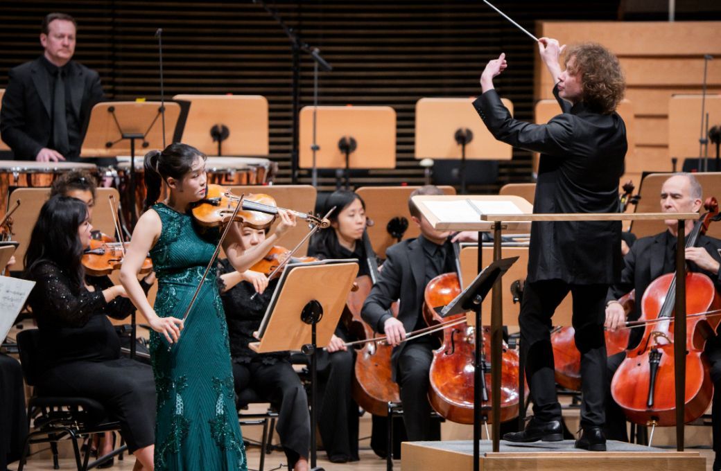 Esther Yoo, Santtu-Matias Rouvali and the New York Philharmonic &copy; Chris Lee