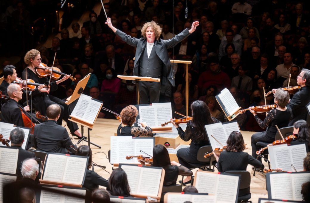 Santtu-Matias Rouvali conducts the New York Philharmonic &copy; Chris Lee